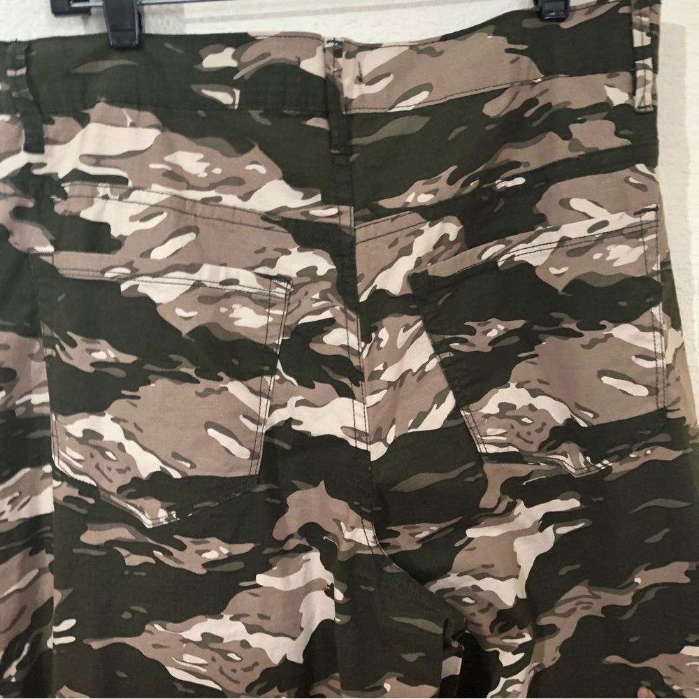 Good American Womens 10/30 Forest Camo Pants Pockets Drawstrings NWT - Picture 13 of 13